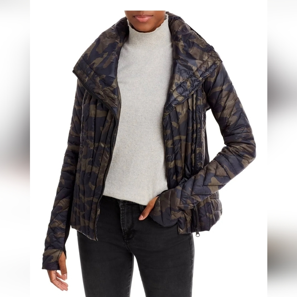Blanc Noir Motion Panel Down Filled Puffer Jacket Medium Camo/Black